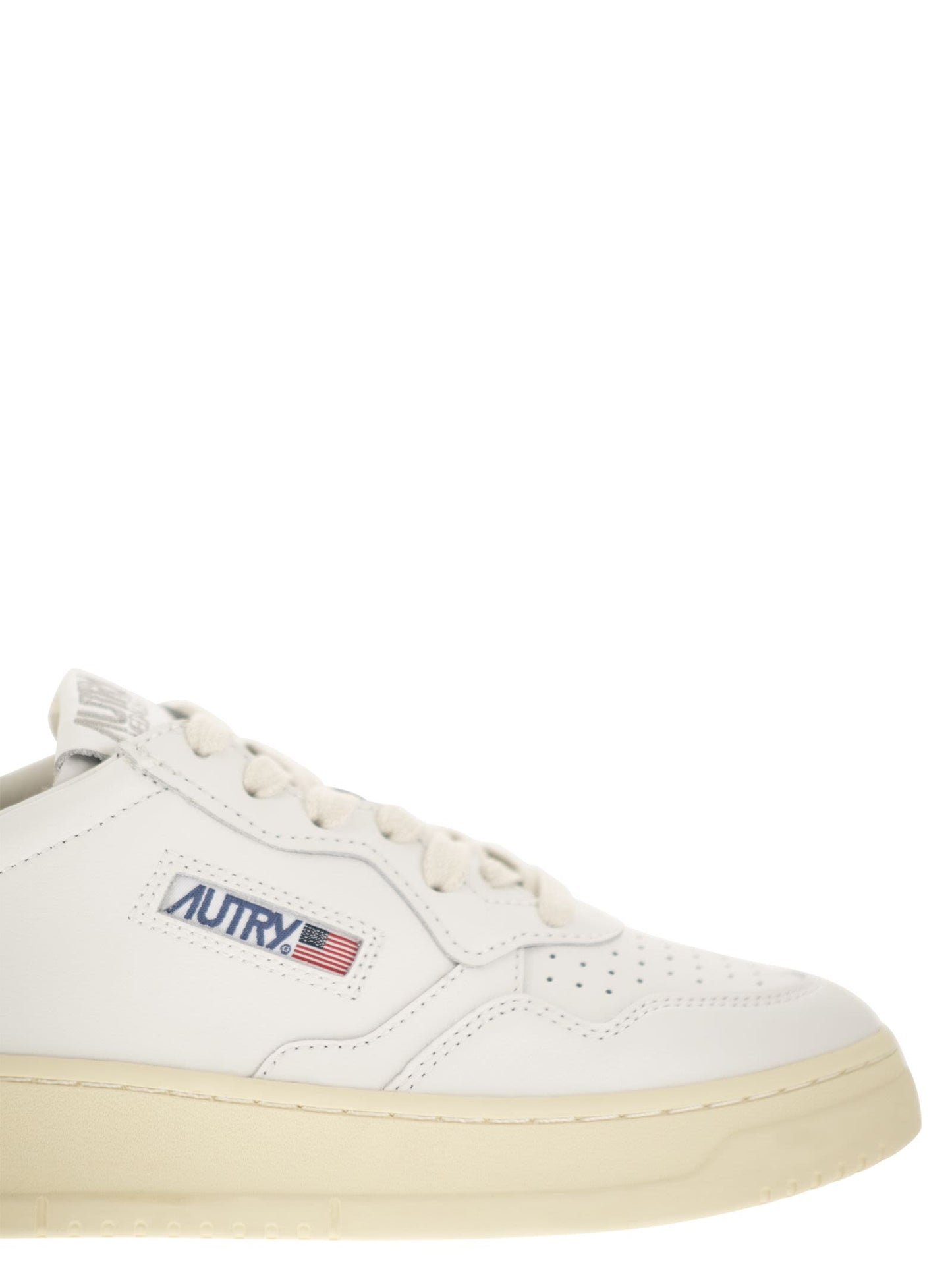 Autry Medalist Low Leather Sneakers